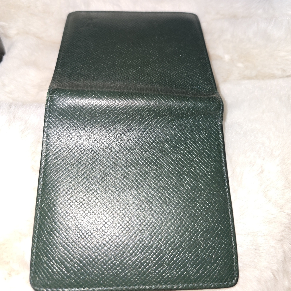 Louis Vuitton Mens Taiga Bifold wallet - Picture 3 of 7